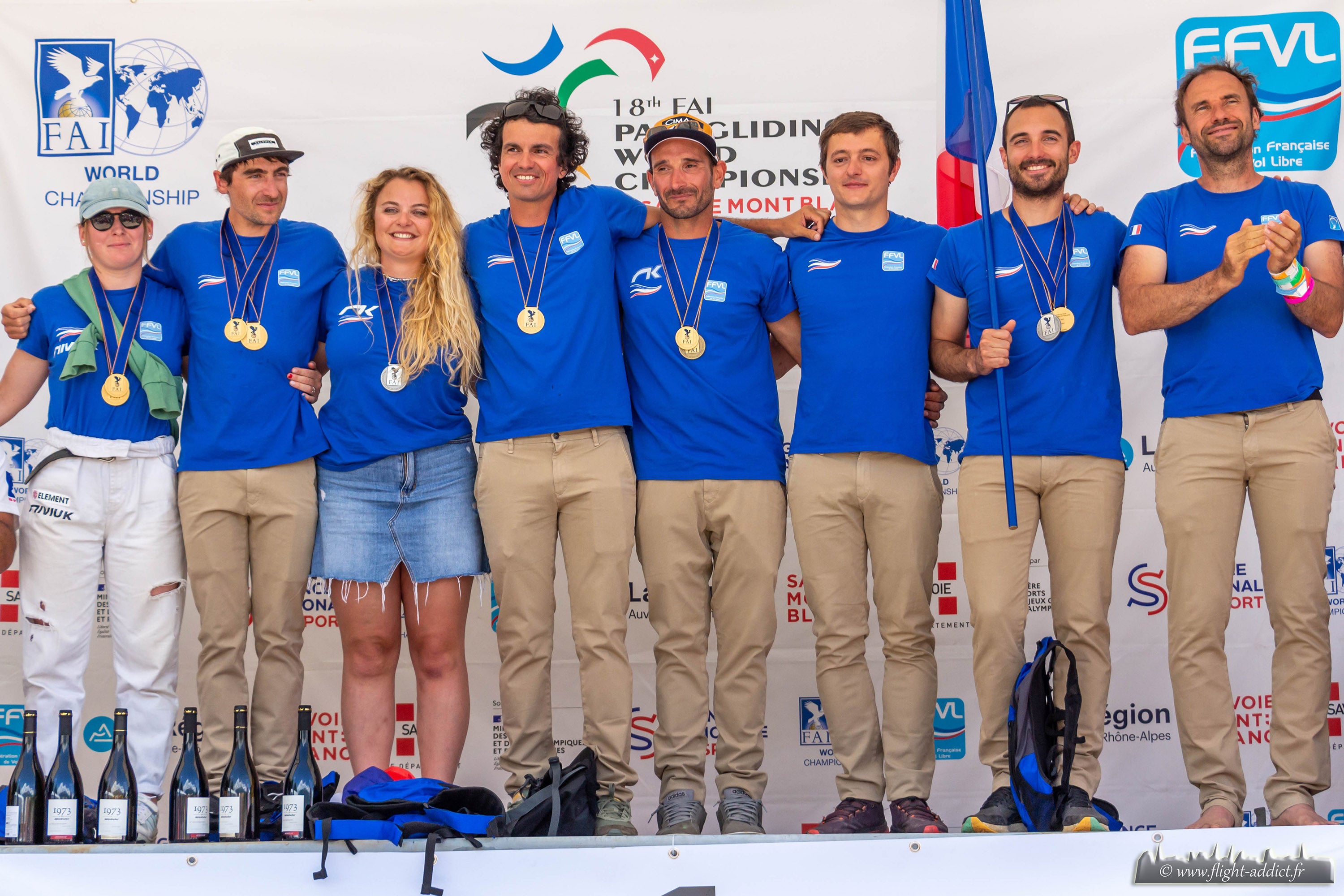 Le Beau Jean célèbre la victoire de ses athlètes au Championnat du Monde de Parapente!