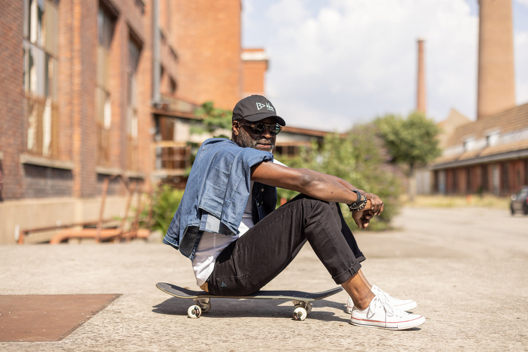 Le Beau Jean - Casquette en coton noir à logo brodé blanc