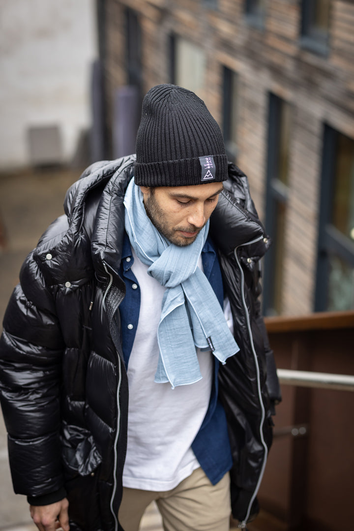 Le Beau Jean - Bonnet en laine noir avec étiquette logo tissée