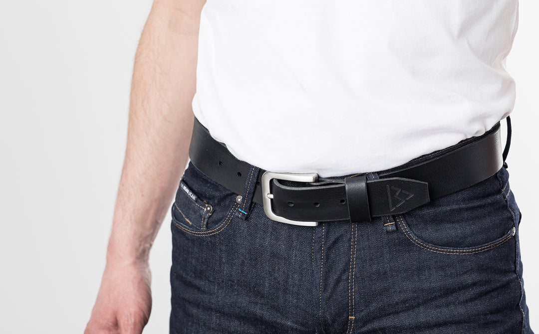 Le Beau Jean - Ceinture en cuir noir riveté à boucle arrondie et logo embossé