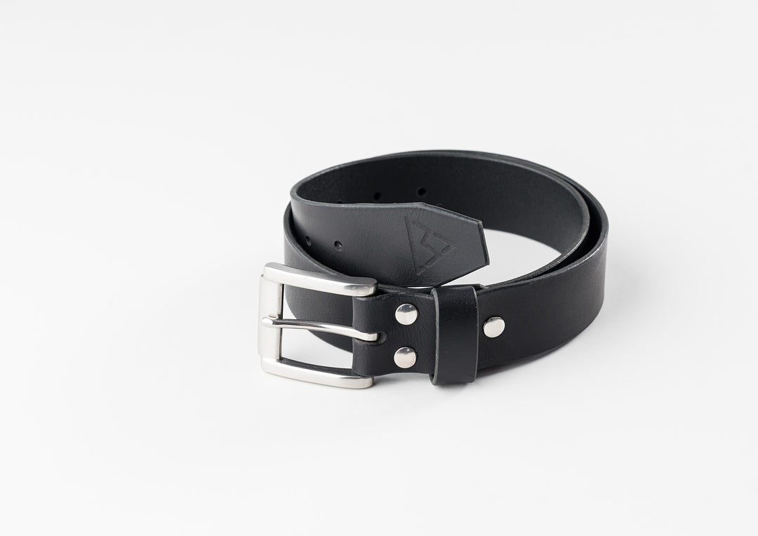 Le Beau Jean - Ceinture en cuir noir riveté à boucle carrée et logo embossé