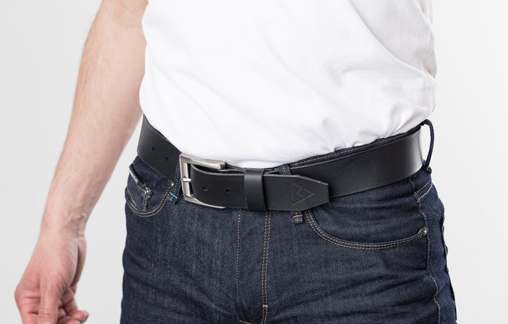 Le Beau Jean - Ceinture en cuir noir riveté à boucle carrée et logo embossé