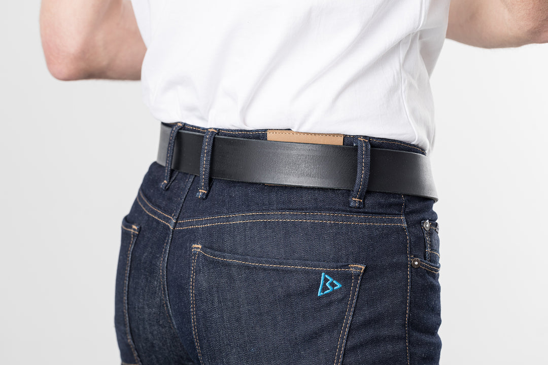 Le Beau Jean - Ceinture en cuir noir riveté à boucle carrée et logo embossé